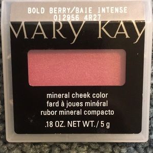 Mary Kay bold berry blush